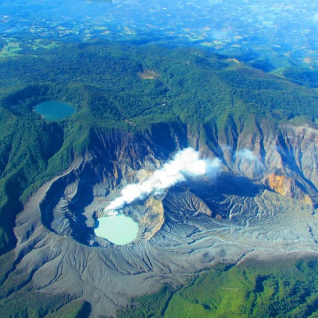 Costa Rica Day Tours Flight over poas volcano